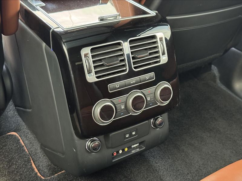 Land Rover Range Rover 4,4 SDV8 Autobiography LWB - fotka 31 z 38