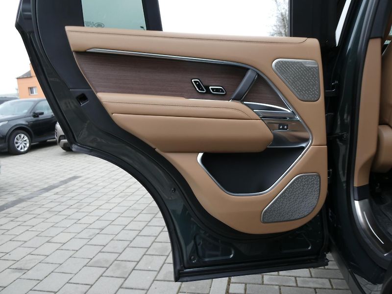Land Rover Range Rover 4,4 Autobiography P530 - fotka 16 z 44