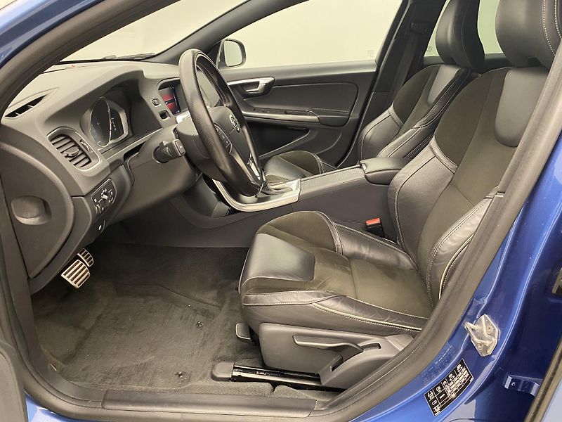 Volvo V60 D4 AWD R-DESIGN AUT  - fotka 3 z 41