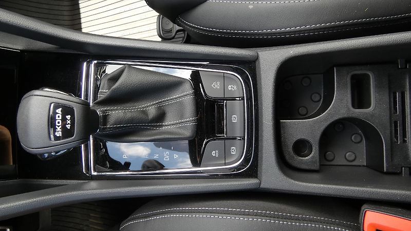 Škoda Kodiaq 2,0 TDI DSG 4x4 Sportline - fotka 18 z 26