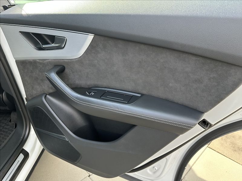 Audi SQ8 4,0 TDi QUATTRO KAMERA 1MAJ ČR - fotka 24 z 48