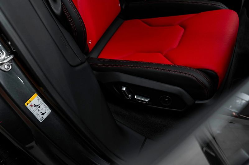 Lamborghini Urus 4.0 V8, B&O, Pano, Masáže, Noč - fotka 30 z 36