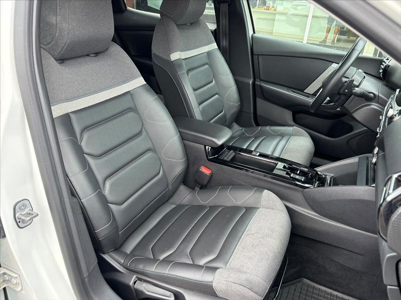 Citroën C4 X 1,2 PureTech  Shine EAT8 - fotka 25 z 28