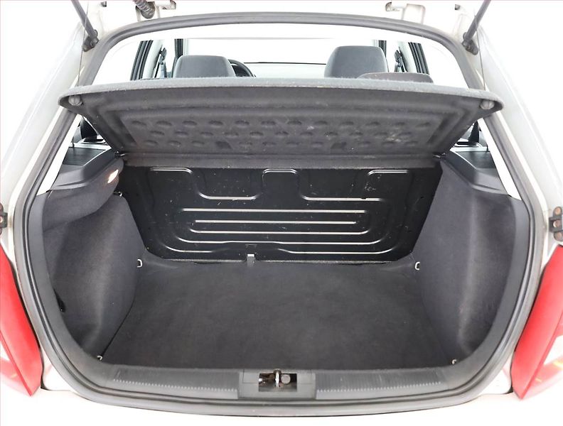 Škoda Fabia (2000) 1.4, po STK, Tažné, Klima - fotka 11 z 11