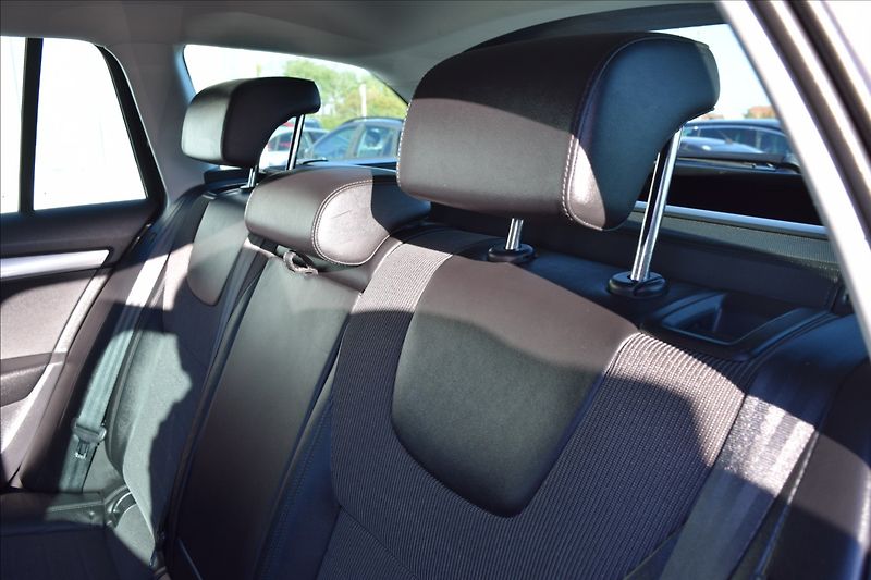 Škoda Octavia 1,6 TDI 77KW ALU KLIMA NAVI - fotka 16 z 48