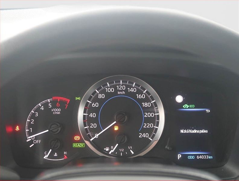 Toyota Corolla (2020) 1.8 Hybrid, Automat, Tempomat - fotka 11 z 15