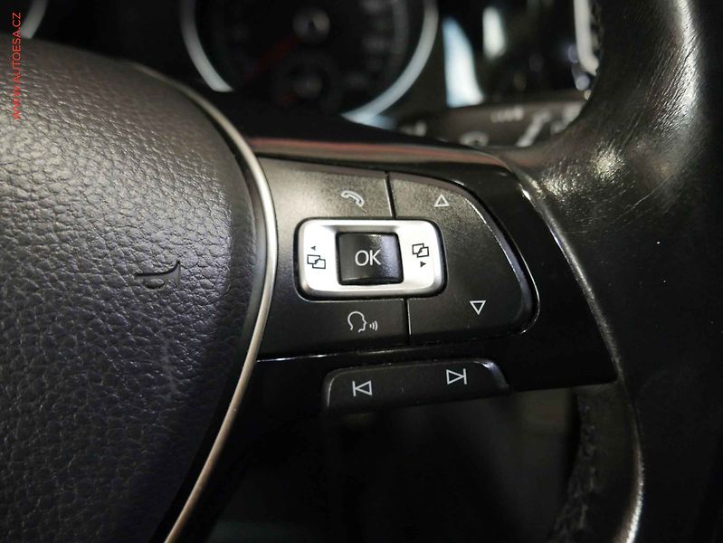 Volkswagen Golf (2015) 1.6TDI, ČR, navi, autoAC - fotka 13 z 19