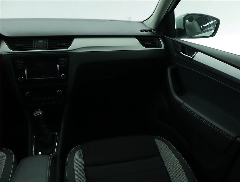 Škoda Rapid (2017) Ambition 1.0 TSI, Serv.kniha - fotka 8 z 15