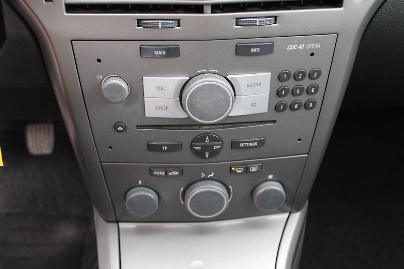 Opel Astra (2005) 1.4i 16V KLIMA EL. OKNA  ALU  - fotka 15 z 17