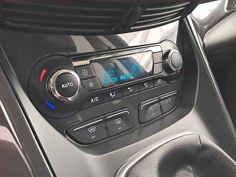 Ford Kuga (2015) 2.0 TDCi, 4X4, Kůže, Navi - fotka 13 z 19