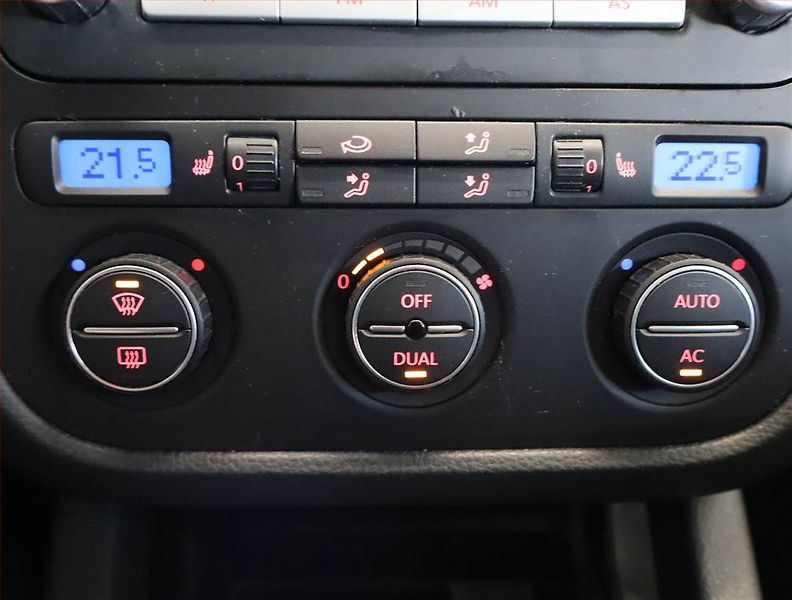 Volkswagen Golf (2008) 1.4 TSI, Tažné, jezdí výborně - fotka 13 z 23