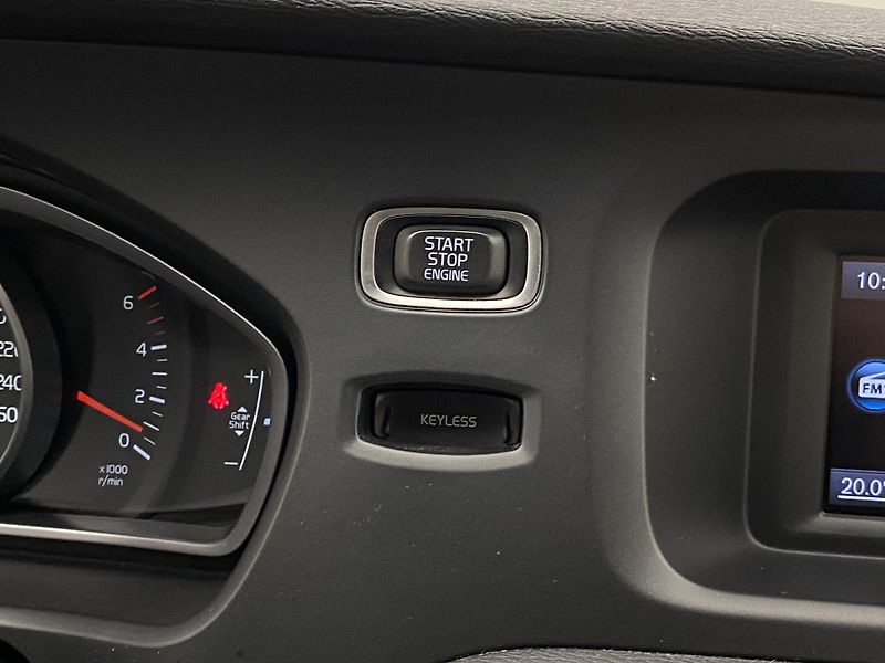 Volvo V40 D2 MOMENTUM CZ 1.maj.REZERVACE - fotka 39 z 44