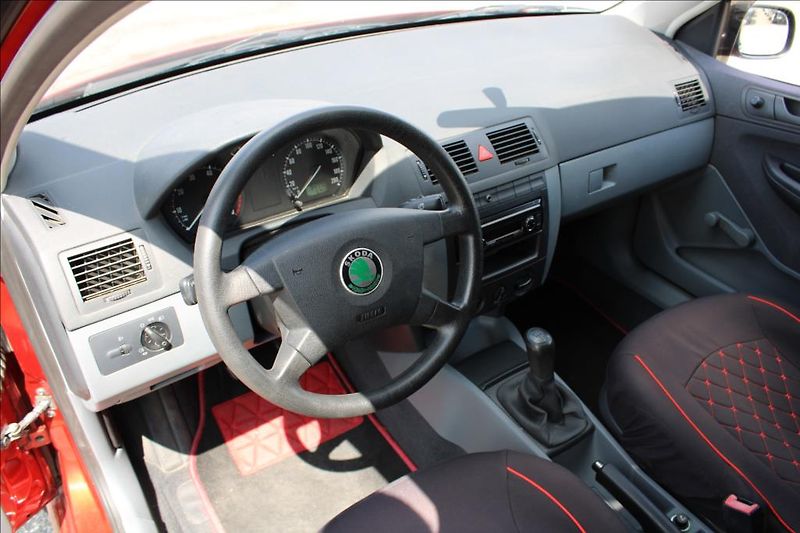 Škoda Fabia 1,4 i  STK 4/2028, 94.770 km - fotka 10 z 18