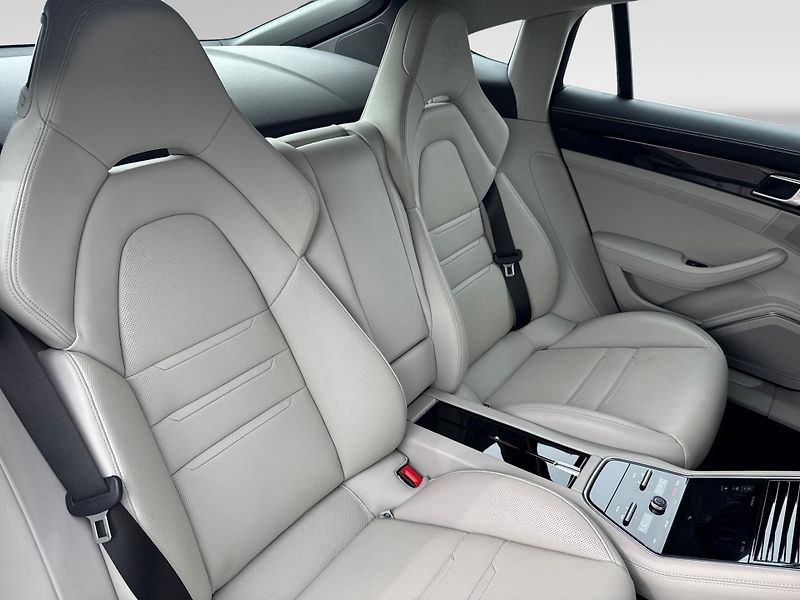 Porsche Panamera 4S - fotka 28 z 30