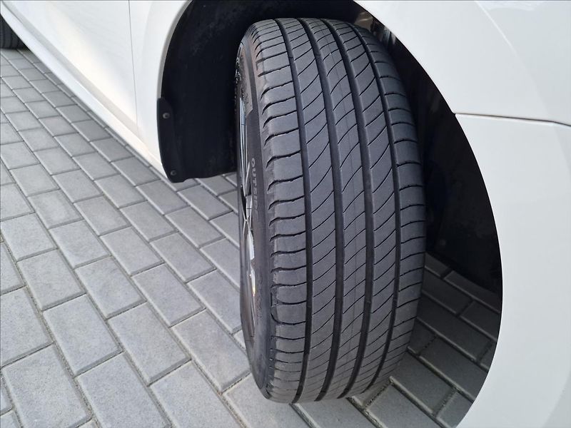 Škoda Octavia 2.0 TDI Style Combi,ČR,1.Maj. - fotka 46 z 49
