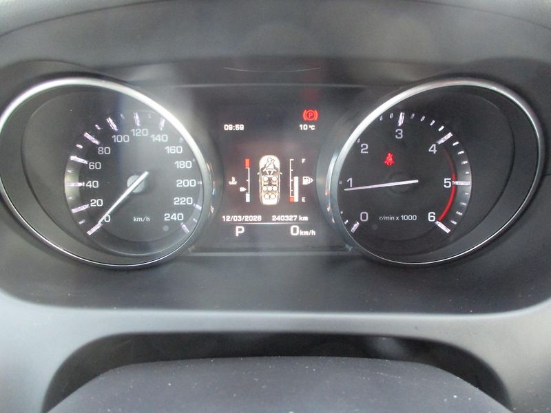 Land Rover Discovery Sport 2.0 TD4 110kW 4x4 koupeno CZ - fotka 13 z 42