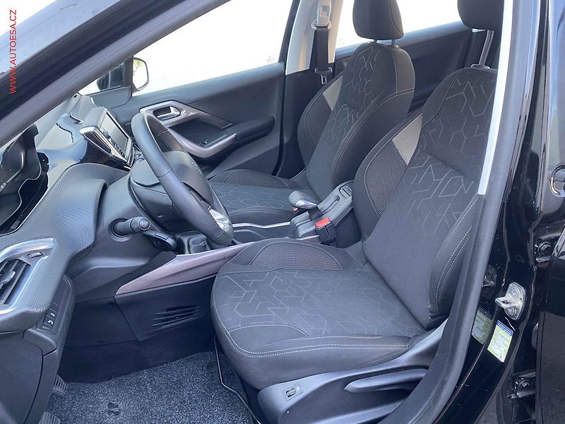 Peugeot 2008 (2015) 1.2 PT, Active, +kola - fotka 9 z 17