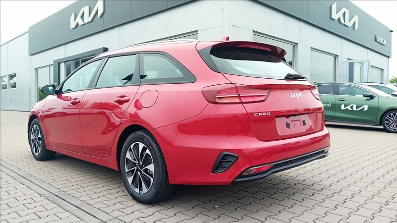 Kia Ceed 1,5 SW T-GDi 7DCT SPIN - fotka 6 z 13