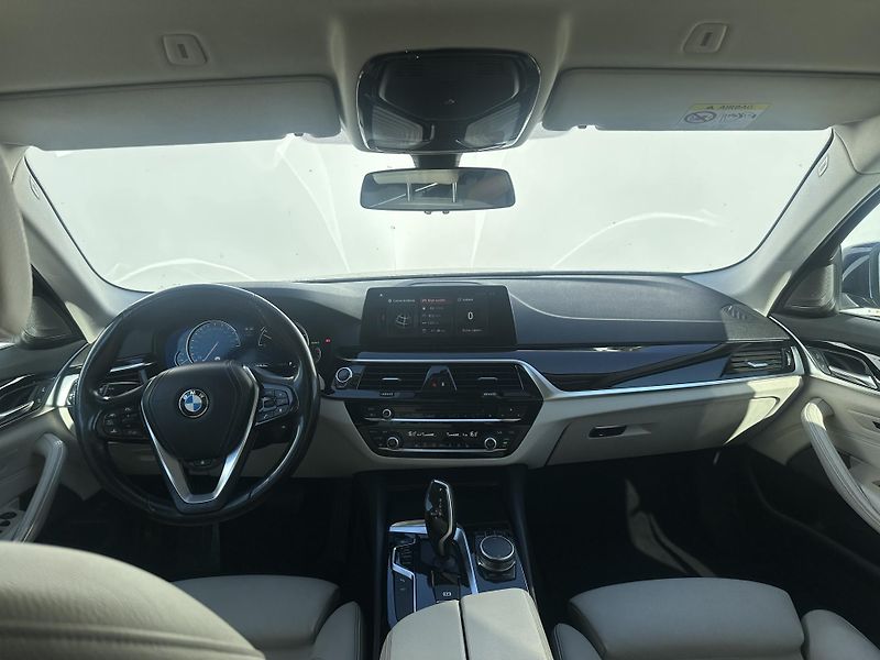 BMW Řada 5 (2017) 530d xDRIVE LUXURY - fotka 19 z 32