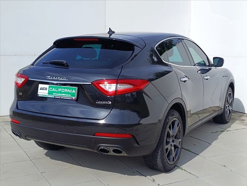 Maserati Levante 3,0 V6 Q4 Kůže,Kamera,Bi-xenon - fotka 7 z 40