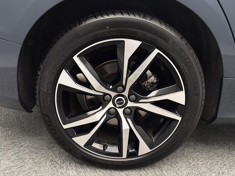 Volvo V60 B4 DARK PLUS CZ 1.maj - fotka 47 z 47