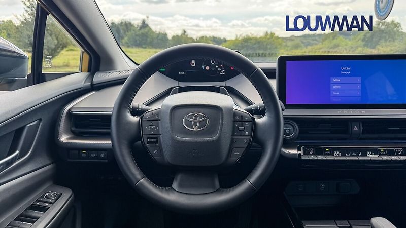 Toyota Prius 2.0 PHEV PRESTIGE - fotka 6 z 24