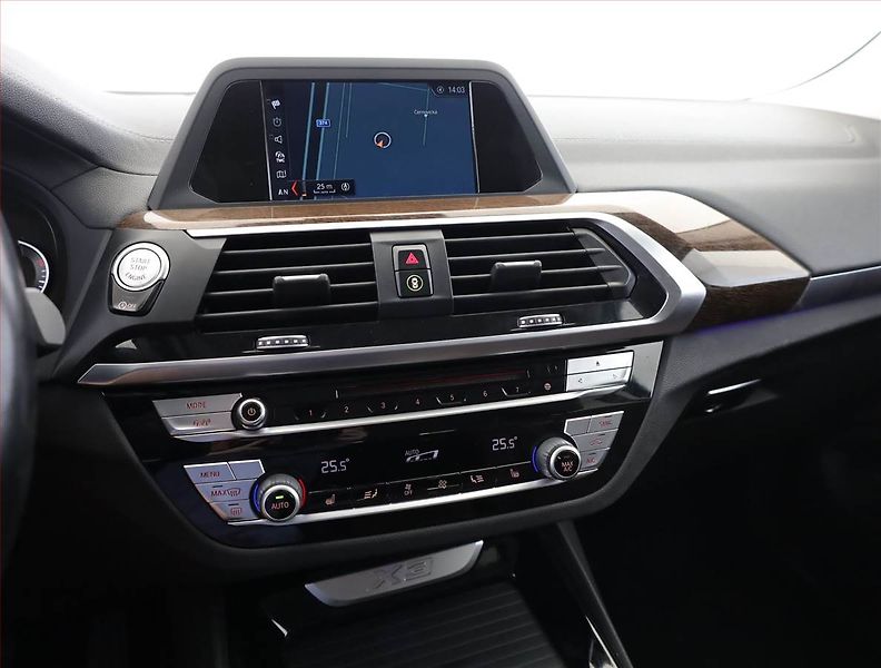 BMW X3 (2020) Luxury line xDrive20d - fotka 10 z 22