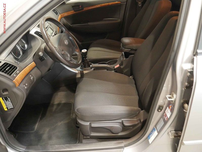 Hyundai Sonata (2010) 2.0 CRDi, ČR, AC, TZ, tempo - fotka 9 z 16