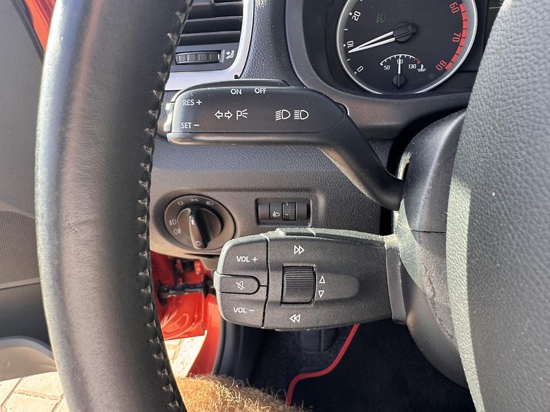Škoda Fabia 1.4i 63Kw SPORT - fotka 17 z 23