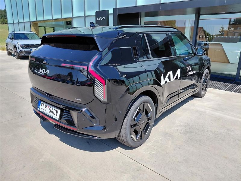 Kia EV3 81,4 kWh GT-LINE - fotka 6 z 22