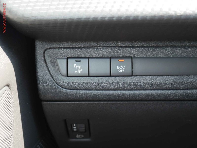 Peugeot 2008 (2019) 1.2i, 1.maj,ČR, autoAC, temp. - fotka 19 z 19
