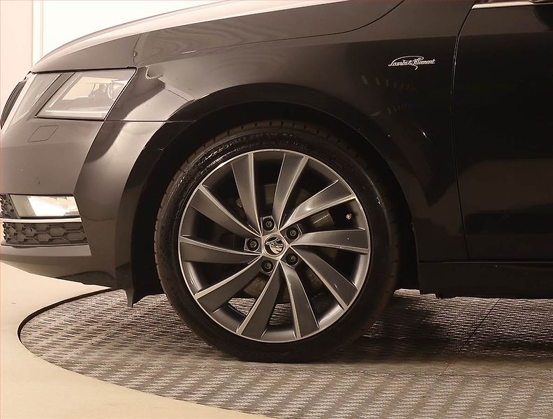 Škoda Octavia (2018) Laurin&Klement 2.0 TDI - fotka 15 z 31