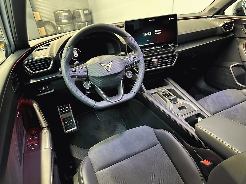 Cupra Leon (2026) SP 1.5 eTSI 150 DSG Black Edit - fotka 10 z 23