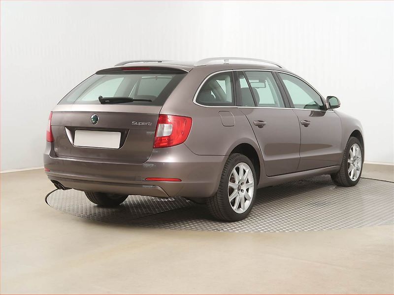 Škoda Superb (2010) 2.0 TDI, Xenony, Tempomat - fotka 5 z 14