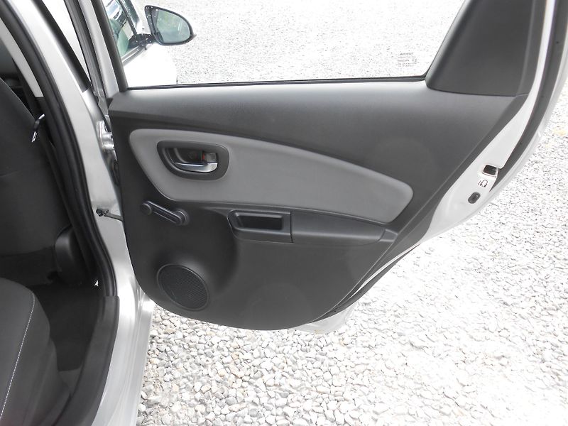 Toyota Yaris 1.5VVTiHybrid,NAVI,KAMERA,AUT - fotka 16 z 39