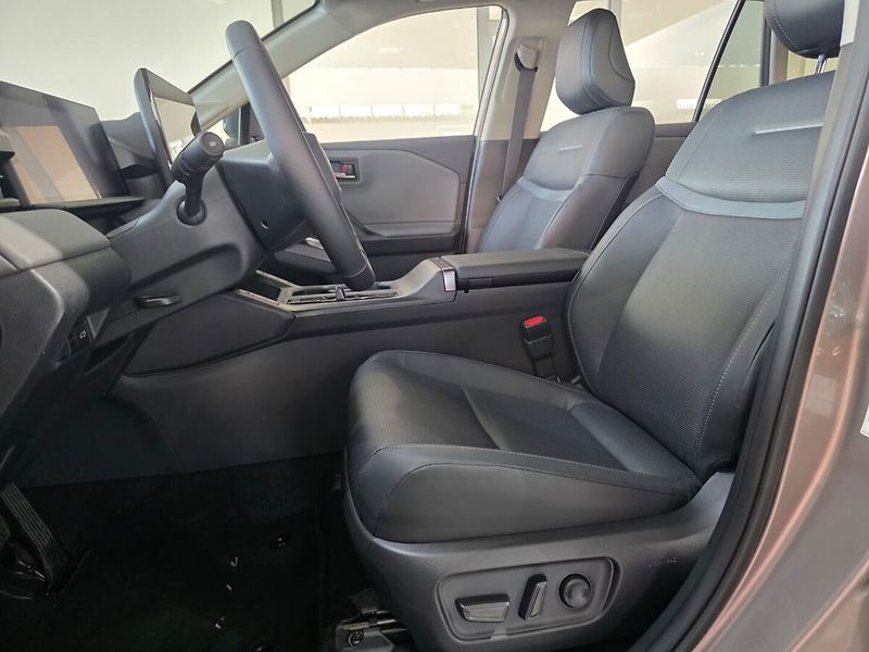 Toyota RAV4 4x4 PHEV Executive Na IČO - fotka 8 z 8