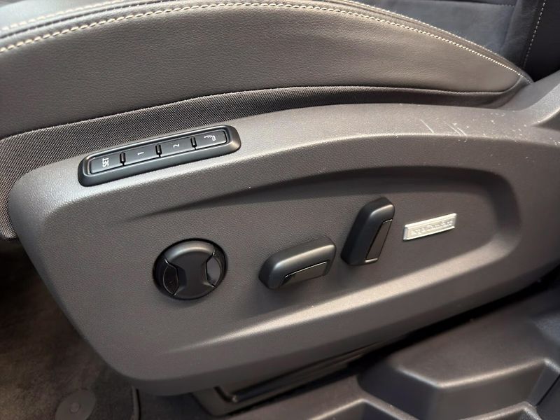 Volkswagen California eHybrid 4M Ocean HuD IQ DCC Ta - fotka 10 z 28