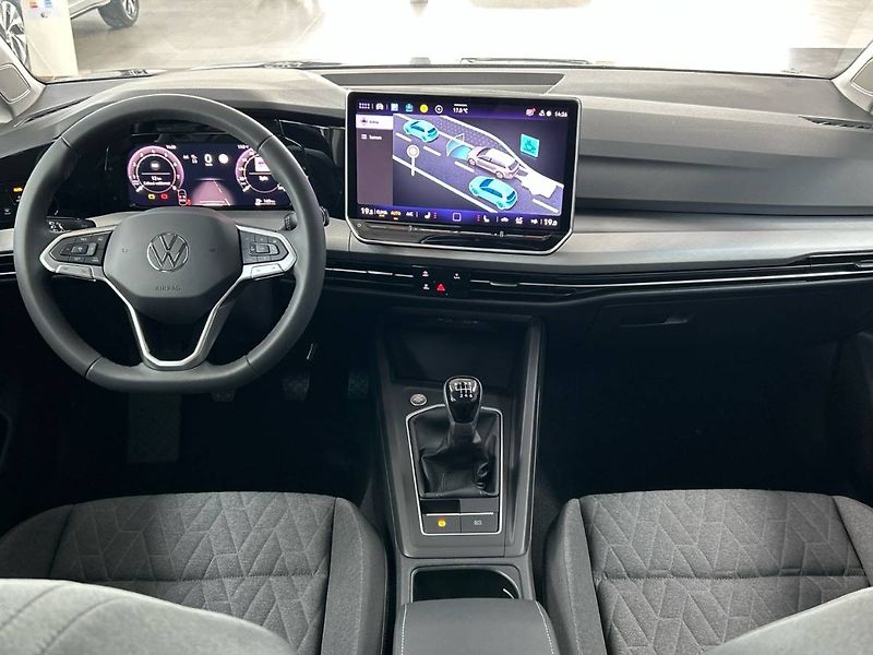 Volkswagen Golf (2026) Variant 1.5 TSI People - fotka 5 z 35