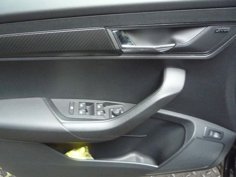 Škoda Karoq (2024) 2,0TSi 140kW DSG 4x4 SportLine - fotka 7 z 20