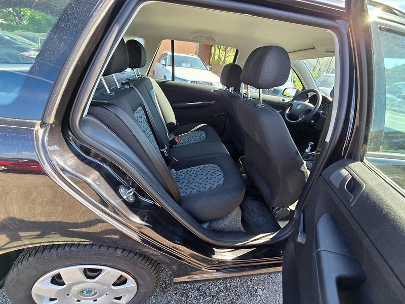 Škoda Fabia (2007) 1.4 MPi 59 KW Ambiente - fotka 19 z 23
