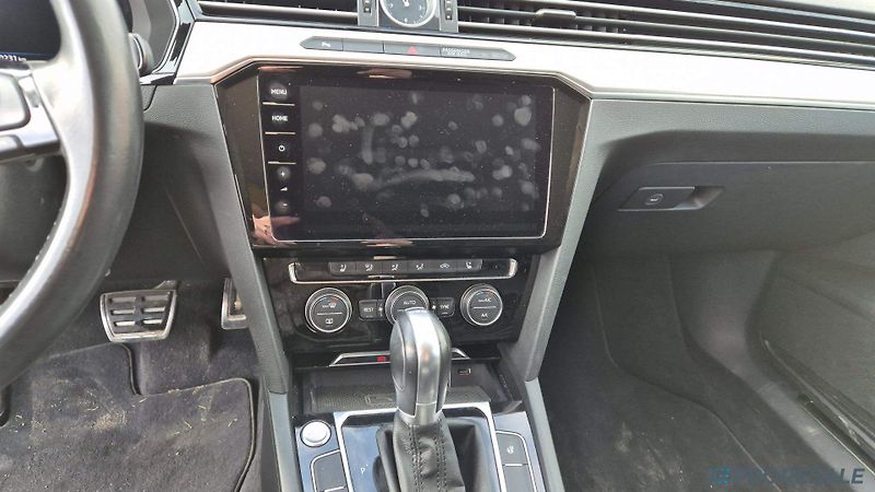 Volkswagen Passat (2018) 2,0 TDi 140 kW - fotka 13 z 19