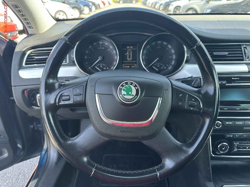 Škoda Superb (2011) 1.6 TDi, Ambition - fotka 11 z 18