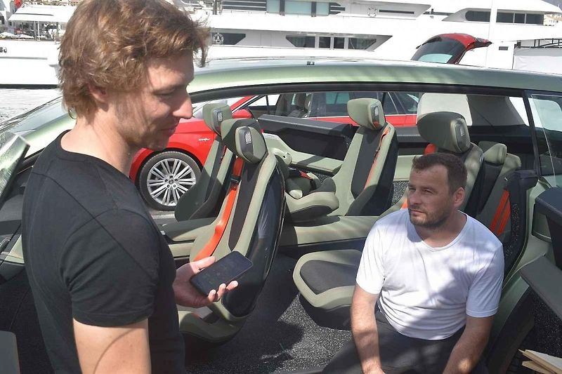 První jízdu jsme se Škodou Vision 7S absolvovali na břehu moře