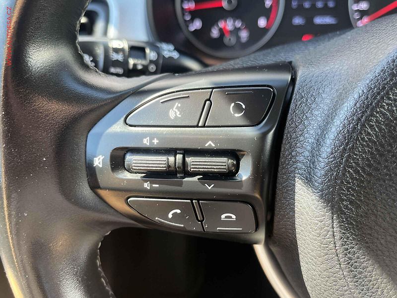 Kia Stonic (2018) 1.2 CVVT, 2.maj,ČR, AC - fotka 13 z 15