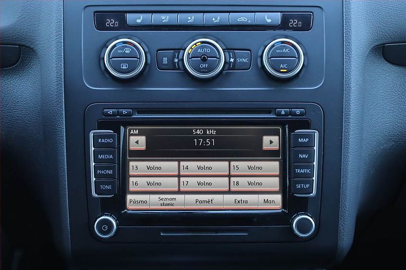 Volkswagen Touran (2013) 1.6 TDI, Automat, Serv.kniha - fotka 12 z 22