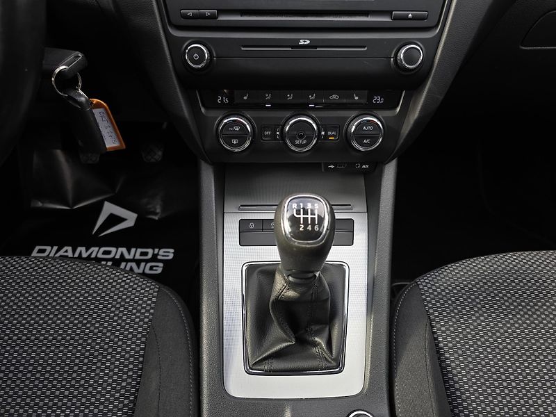 Škoda Octavia 1.4TSI 103KW DIGI KLIMA 1.Maji - fotka 15 z 15