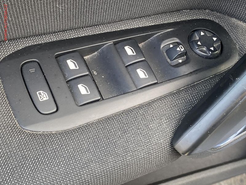 Peugeot 308 (2018) 1.5 HDi, Allure, panor, navi - fotka 11 z 17