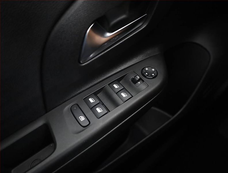 Opel Corsa (2021) 1.2 Turbo, Serv.kniha - fotka 16 z 18
