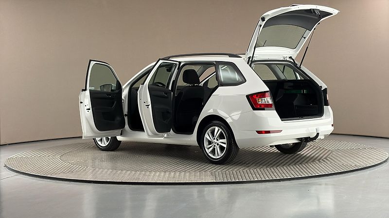 Škoda Fabia 1.0 TSI Ambition Combi - fotka 7 z 25
