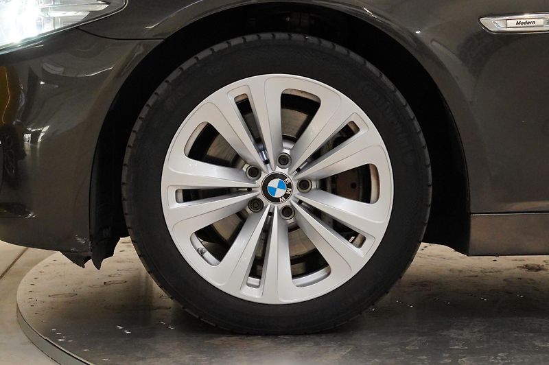 BMW Řada 5 - fotka 10 z 29